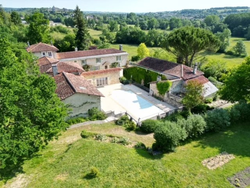 Luxury manor house for sale in the Charente